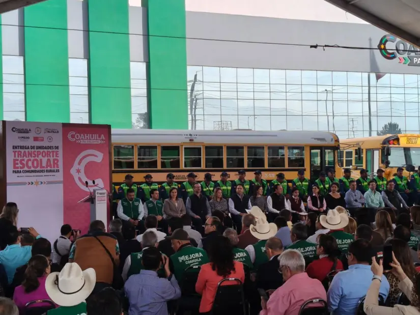 Entrega de nuevos transportes escolares en Coahuila / Foto: Marco Juárez 