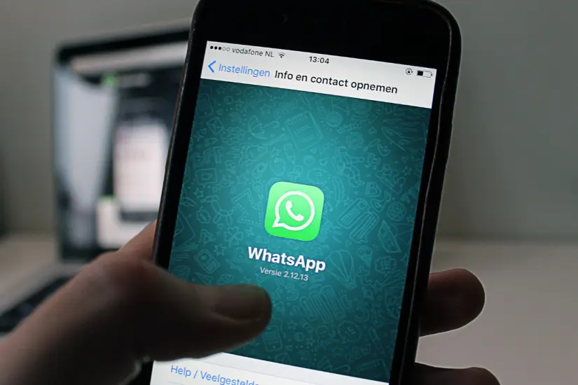 ¿Tu celular quedará sin WhatsApp? Descubre cuáles son los afectados a partir del 1 de abril. Foto: Canva