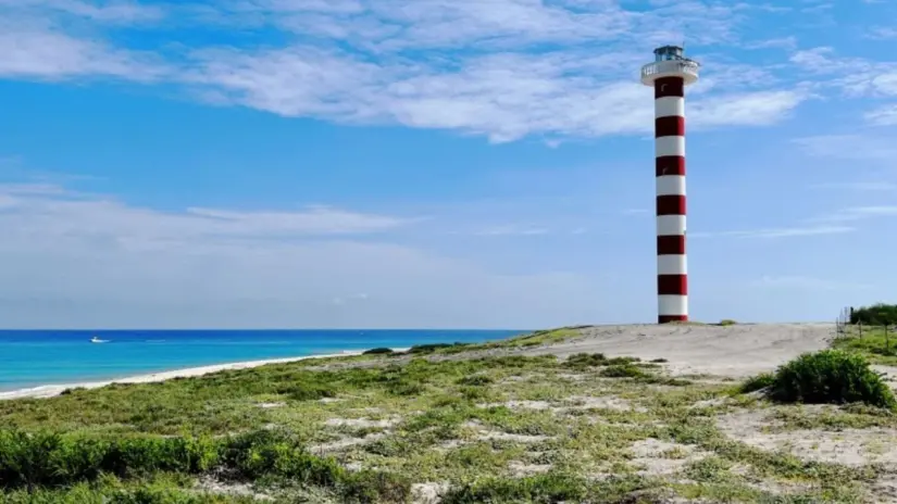 Desde el faro de Punta Arena, se pueden apreciar impresionantes vistas de la Isla Cerralvo y el Mar de Cortés. Foto: Turismo La Paz