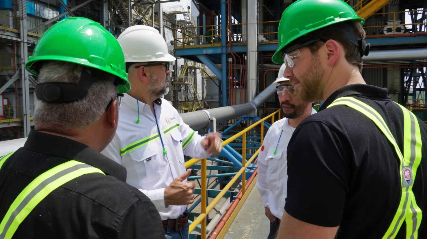 El subsecretario de Medio Ambiente, Karl Heinz Becker Hernández, encabezó una inspección al Ingenio Mante tras la solicitud de la alcaldesa Patricia Chío De la Garza. Foto: Gobierno de Tamaulipas