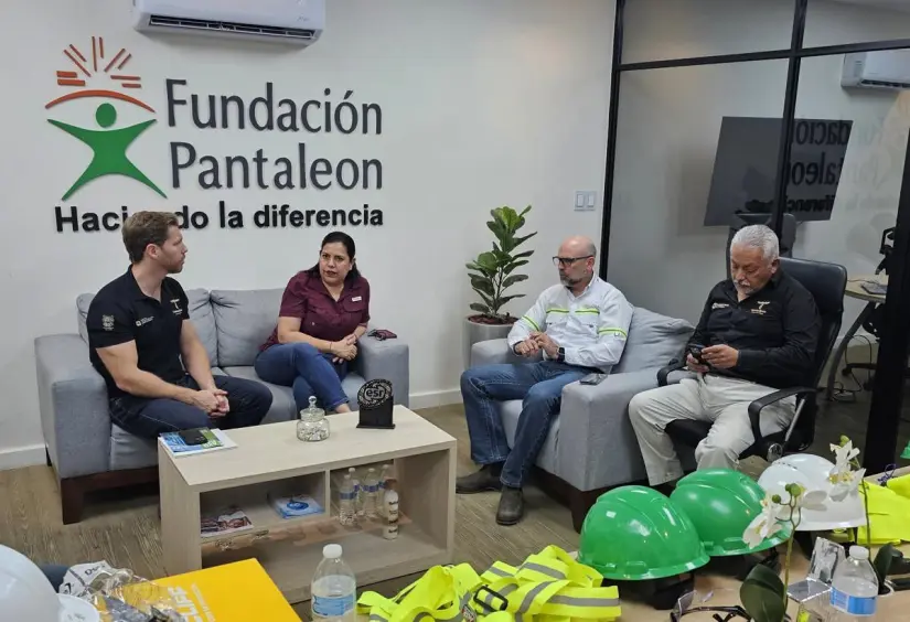 El subsecretario de Medio Ambiente, Karl Heinz Becker Hernández, encabezó una inspección al Ingenio Mante tras la solicitud de la alcaldesa Patricia Chío De la Garza. Foto: Gobierno de Tamaulipas