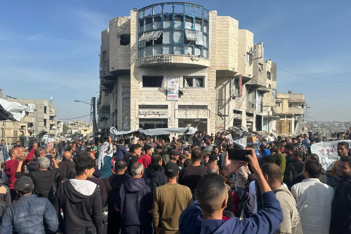 Protesta frente al Hospital Indonesio en el norte de Gaza. Créditos: X (@Osint613).