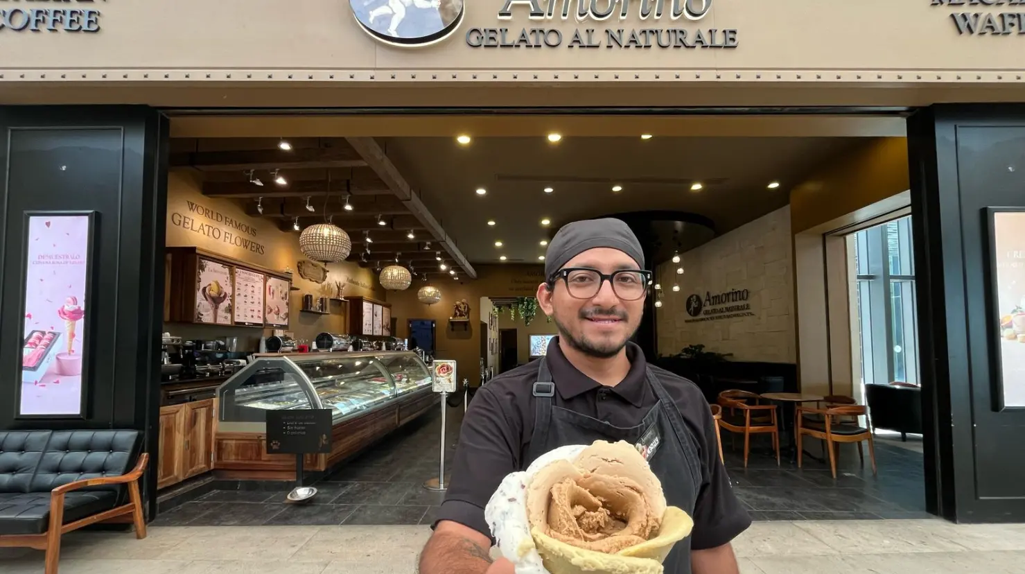 ¿Qué variedad de sabores tienen para crear el helado de flor?. Foto: Daniel Rodríguez