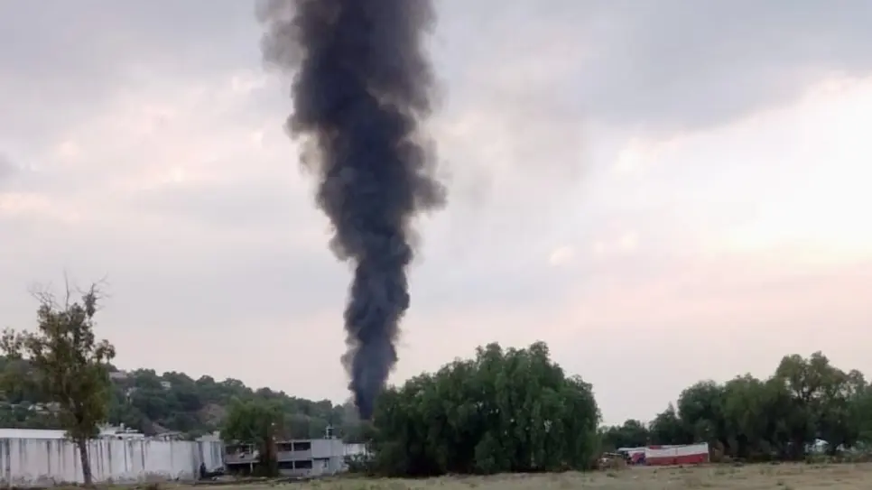VIDEO| Se registra un incendio y explosión de un taller de pirotecnia en Tultepec