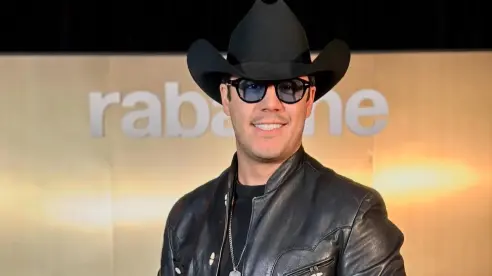 Captan a Eduardo Capetillo Jr. en apasionado beso con guapa actriz | FOTOS