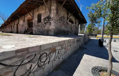 La triste y vandalizada imagen de la Antigua Estación del Ferrocarril