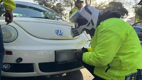 ¿Te quitaron las placas por usar portaplacas? Te decimos como recuperarlas