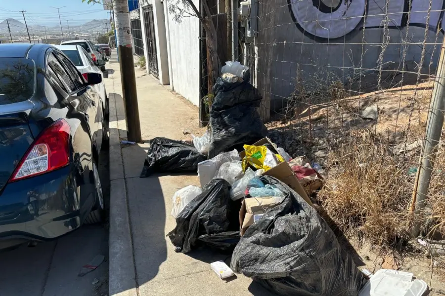 Denuncian retraso en recolección de basura en colonia de Los Cabos