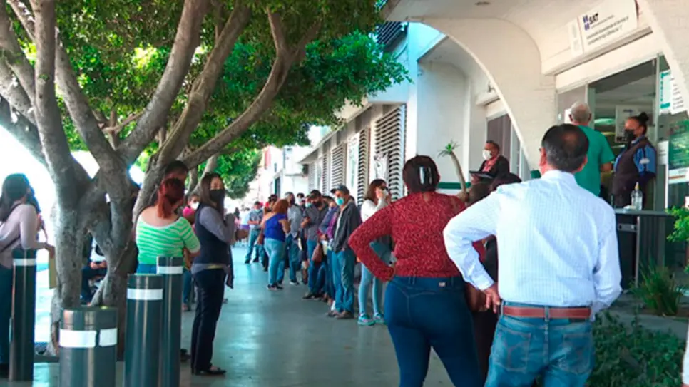 Se abarrota el SAT en Malecón de La Paz; proponen cambio de ubicación
