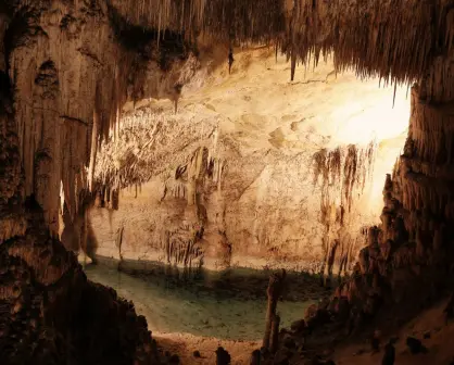 Semana Santa 2025: Explora la belleza natural de las Grutas de Bustamante