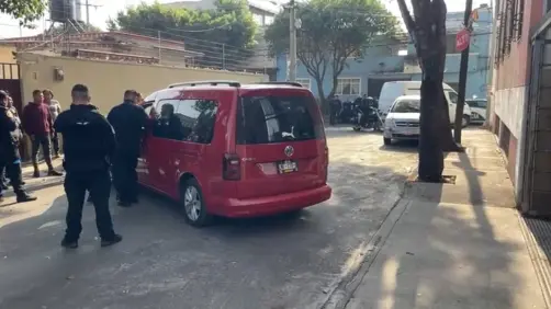 SSC recupera camioneta y paquetería robada en Azcapotzalco