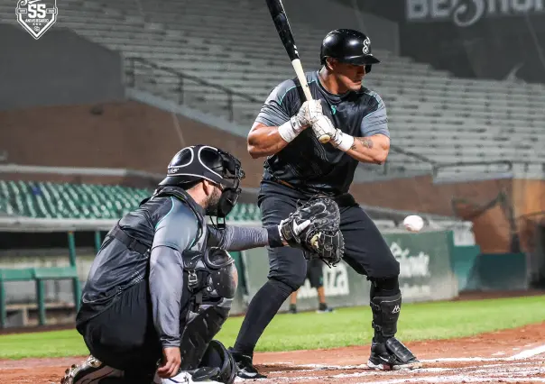 Clásico de béisbol: Saraperos vs Sultanes de Monterrey en un juego con causa