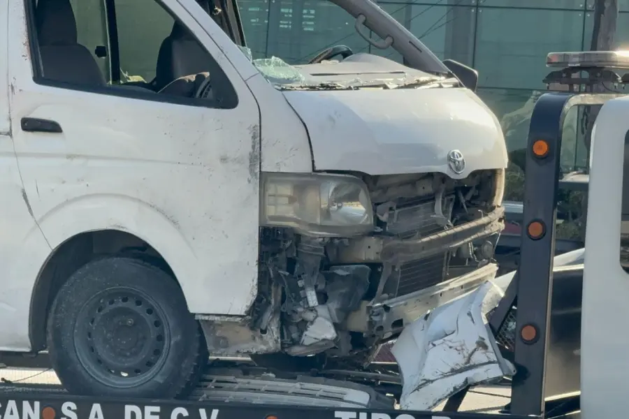 VIDEO| 15 Estudiantes heridos tras volcadura de transporte escolar en Naucalpan