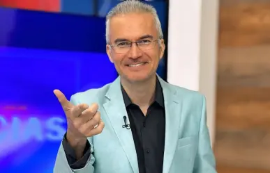 Reconocen 24 años en televisión de Miguel Charles; tomará un tiempo por temas de salud