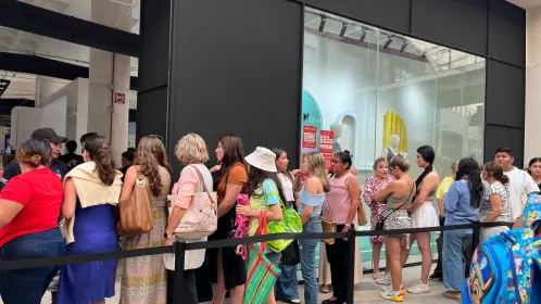 Así se ven las largas filas para ingresar a la tienda Shein en Mérida