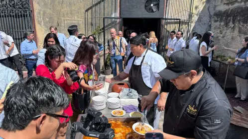 Casa Yucatán recibe el reconocimiento por la Mejor Experiencia Gastronómica Ancestral