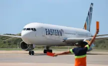 Venezuela recibe vuelo con 175 deportados en medio de tensiones políticas con EE.UU. 