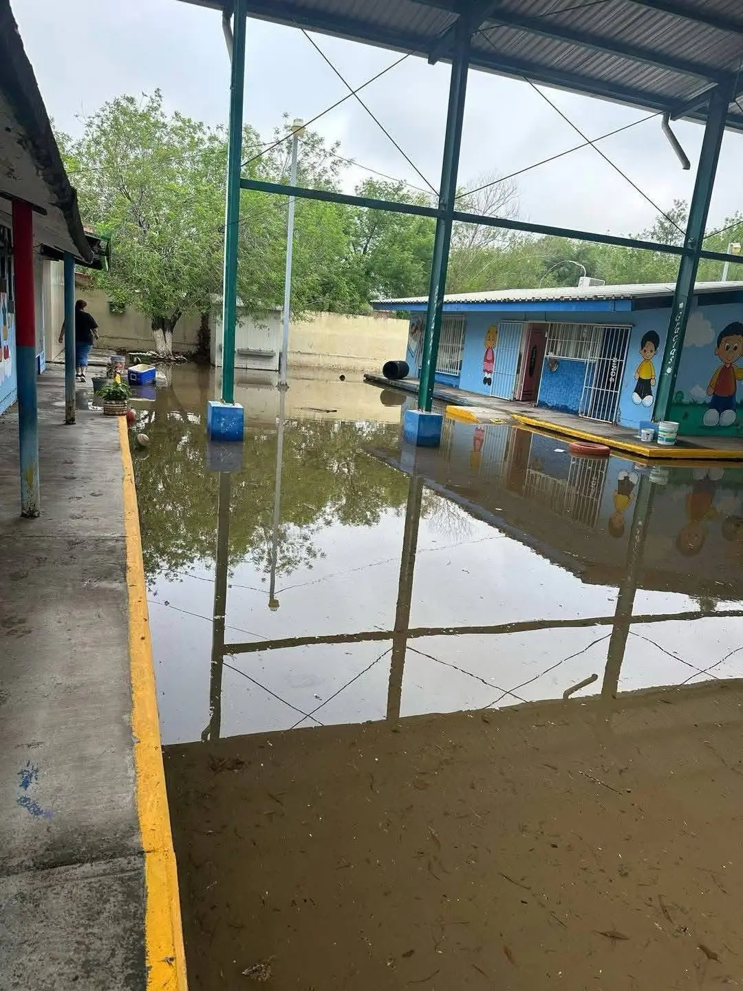 imagen recuadro Hasta el momento, son al menos 20 las escuelas en Reynosa que resultaron afectadas por las inundaciones provocadas por la tormenta. Foto: Redes Sociales
