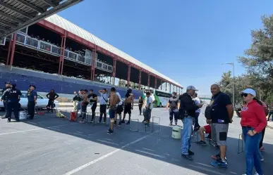Vecinos de Iztapalapa bloquean Zaragoza, denuncian falta de servicios
