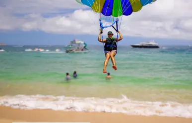 Vuela sobre el mar: El mejor lugar para practicar parasailing en BCS