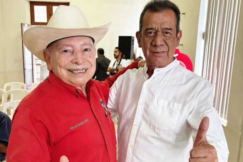 Durante una conferencia de prensa, minimizó los hechos y desacreditó a la denunciante. Foto: Redes Sociales