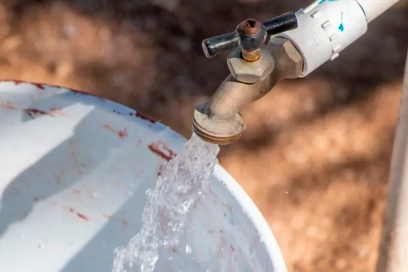 Sin adeudos, deberías tener servicio de agua potable; aunque también depende del tandeo del agua. Foto: Sapa La Paz.