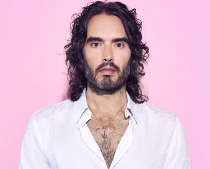 Russell Brand es acusado de haber violentado sexualmente a varias mujeres