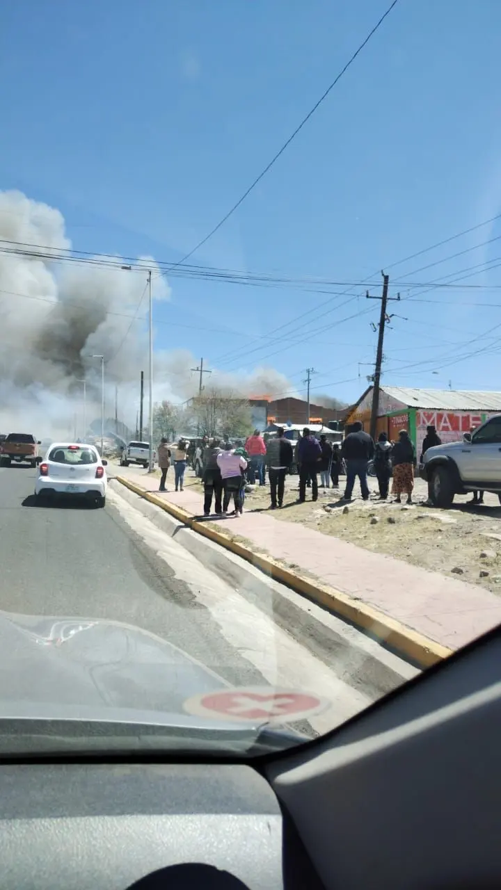 FOTOS │Caos por el viento en Durango: incendios, polvareda, anuncios caídos...