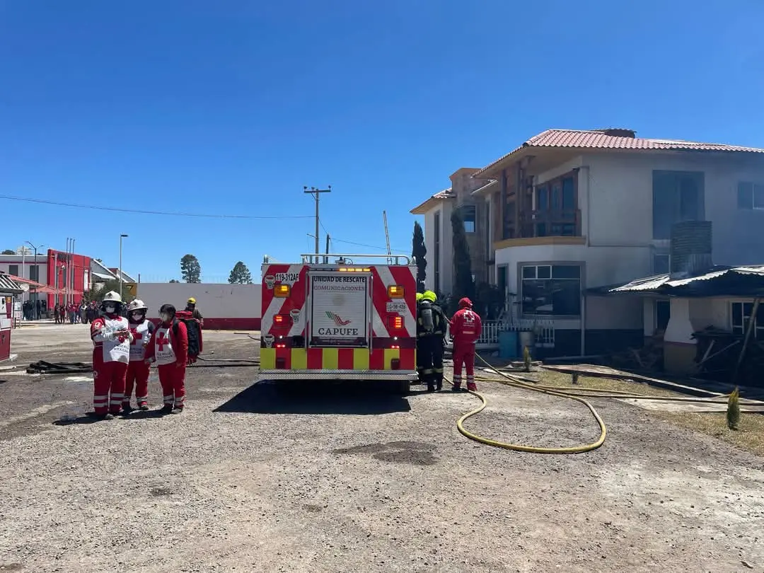 FOTOS │Caos por el viento en Durango: incendios, polvareda, anuncios caídos...