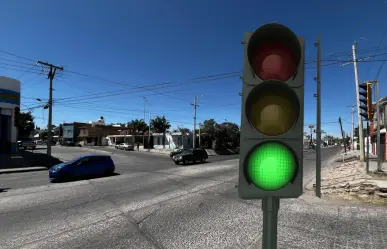VIDEO | El semáforo de Durango que solo dura 2 SEGUNDOS en verde