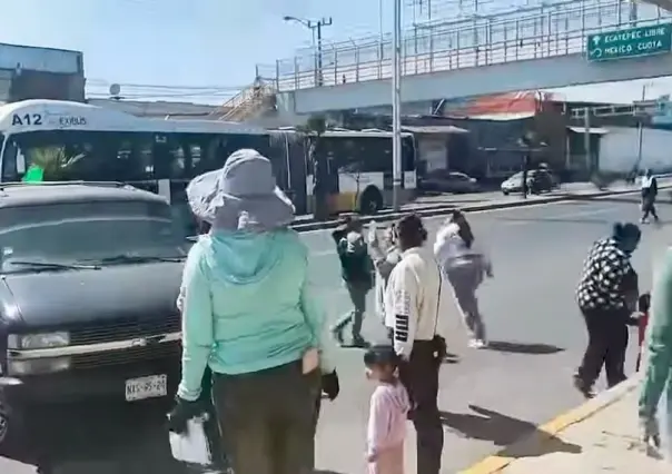 Bloqueo en la México-Pachuca: padres de familia exigen renuncia de directora