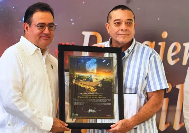 Reconocen a Wilbert Barbosa como el pasajero 1 millón del Tren Maya en Mérida