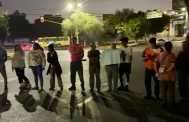 Vecinos de Los Reyes Ixtacala bloquean vialidad por ola de inseguridad en Tlalnepantla