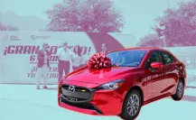 Ciudadanos de Santa Catarina reciben autos Mazda por pago puntual del Impuesto Predial