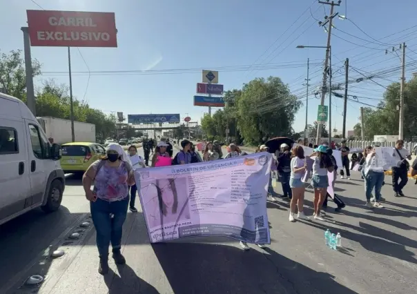 Bloquean la vía José López Portillo en protesta por la desaparición de seis mujeres en Coacalco