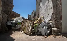 En pleno centro de Durango usan terreno abandonado como basurero