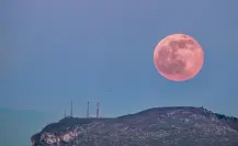 Luna Rosa 2025: ¿afectará a las personas y sus emociones?