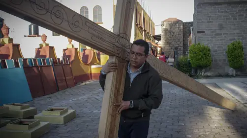 VIDEO | El peso de la fe: conoce al hombre que representará a Jesús en Santa Ana Tlapaltitlán