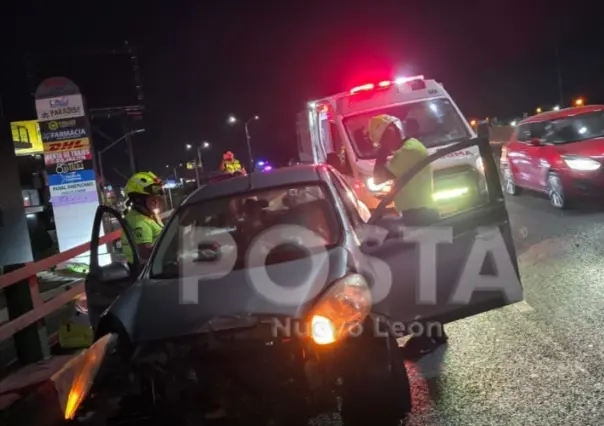 Policía de San Pedro Garza García choca tras dormitar en Gonzalitos
