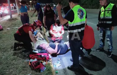 VIDEO | Pareja es atropellada en Monterrey mientras viajaba en moto
