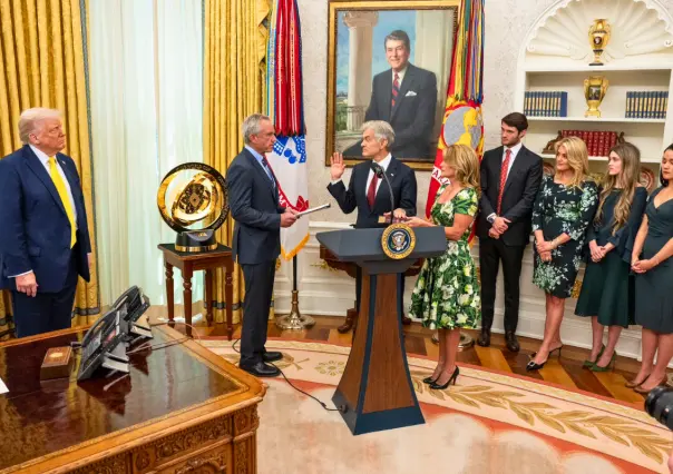VIDEO | Niña se desmaya durante rueda de prensa de Trump y provoca caos en la Casa Blanca