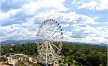 ¡En plena Semana Santa! Visitantes al Parque Aztlán quedan atrapados en la rueda de la fortuna