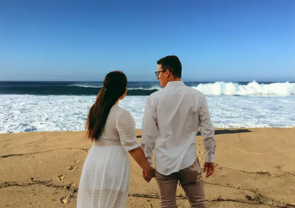 Visita la playa escondida en Todos Santos que todo surfista debería conocer