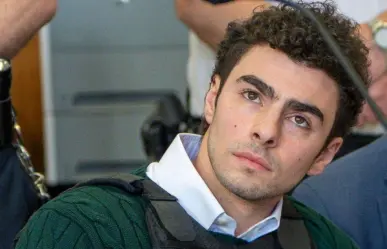 Luigi Mangione es acusado formalmente de asesinato de CEO; podría enfrentar pena de muerte