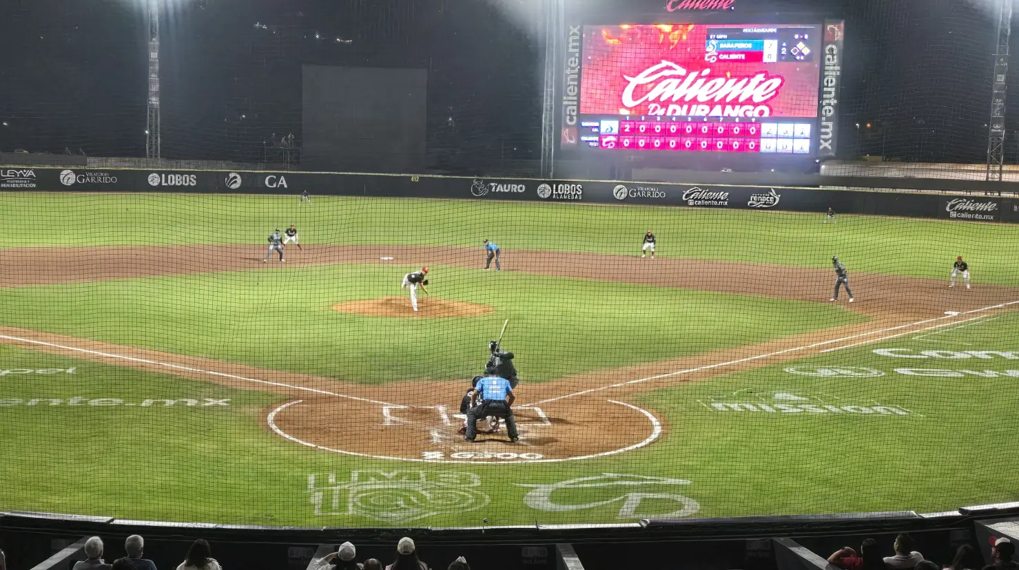 Foto: Gerardo Lares | Caliente de Durango logró una remontada épica contra Saraperos de Saltillo en el juego inaugural de la LMB, ahora va en busca de la serie.
