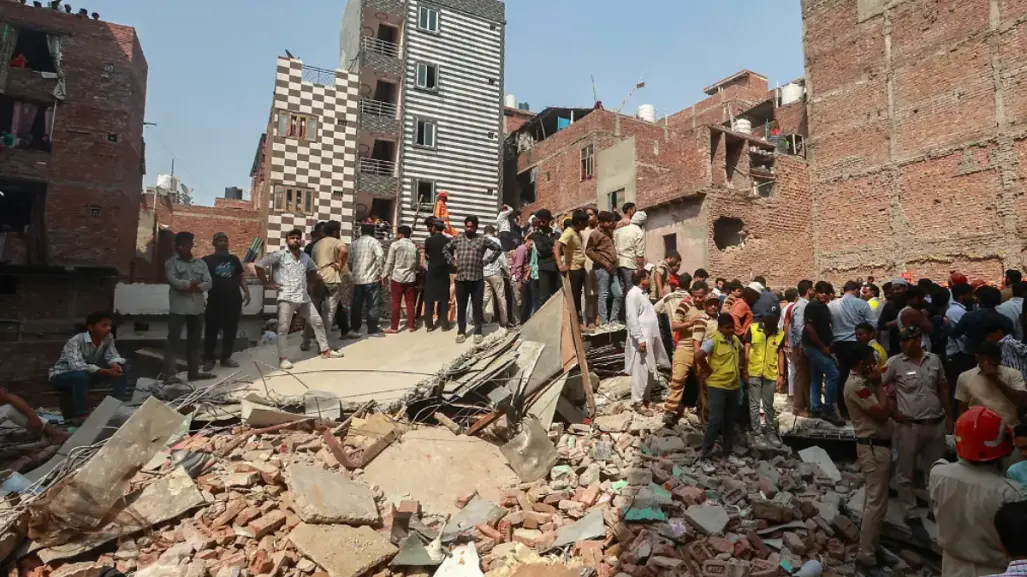 11 muertos tras derrumbe de un edificio en Nueva Delhi