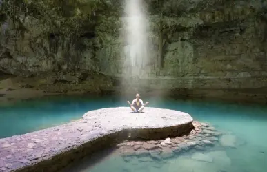Este es el famoso cenote de Yucatán que es atravesado por un rayo de luz