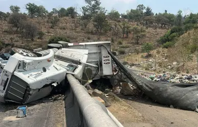 Volcadura de tráiler en la carretera Nicolás Romero–Atizapán