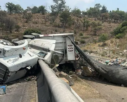 Volcadura de tráiler en la carretera Nicolás Romero–Atizapán