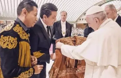 El día que el Papa Francisco recibió una cuera tamaulipeca en el Vaticano